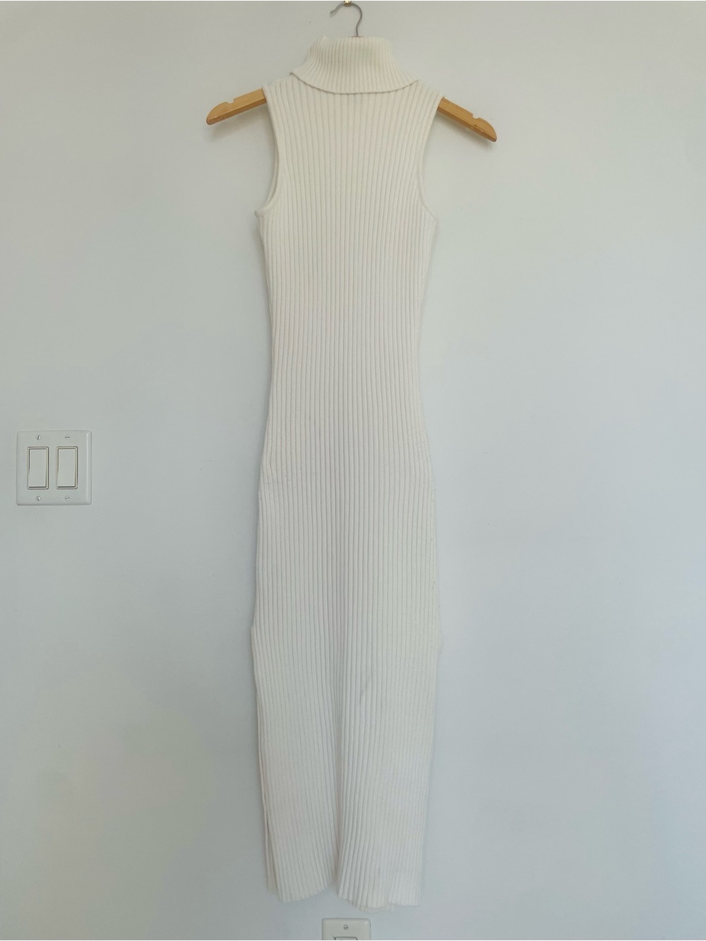 bebe Ivory Cable Knit Turtleneck Sleeveless Midi Sweater Dress Size S - Picture 2 of 7